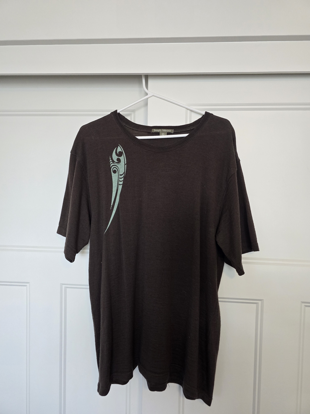 Simply Merino Wool T-Shirt XL Brown Māori Koru Fish Hook Graphic New Zealand